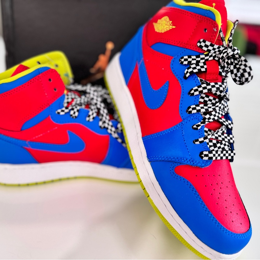 NWT-Jordan 1 Retro High “racing pack” 7Y